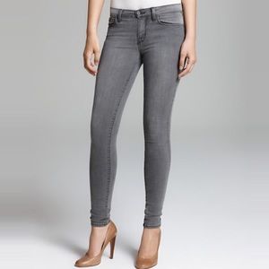 NWOT J brand grey skinny jean💗